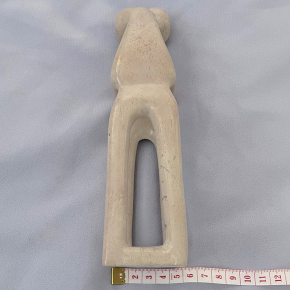 Beautiful smooth sculpture of two people embracing - Picture 3 of 5